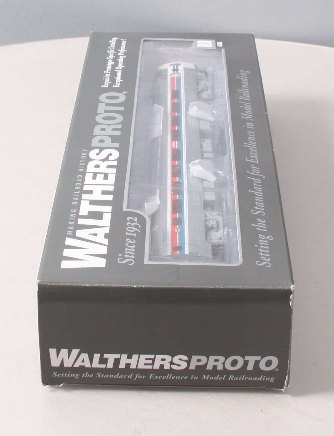Walthers 920-13820 HO Amtrak Budd Metroliner Electric Multiple Unit #886