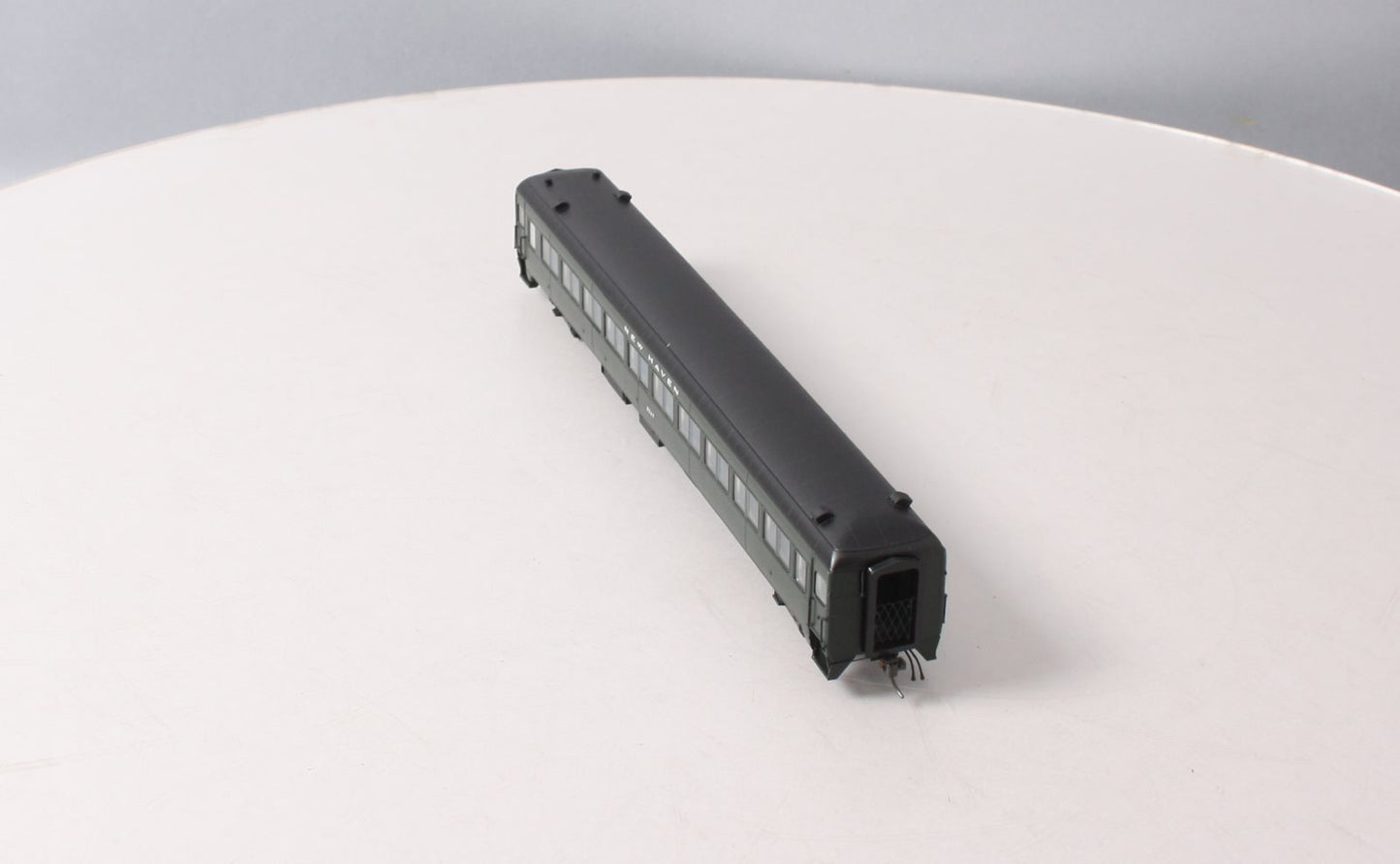 Rapido Trains 109128 HO New Haven 10-Window Coach, No Skirt #8267