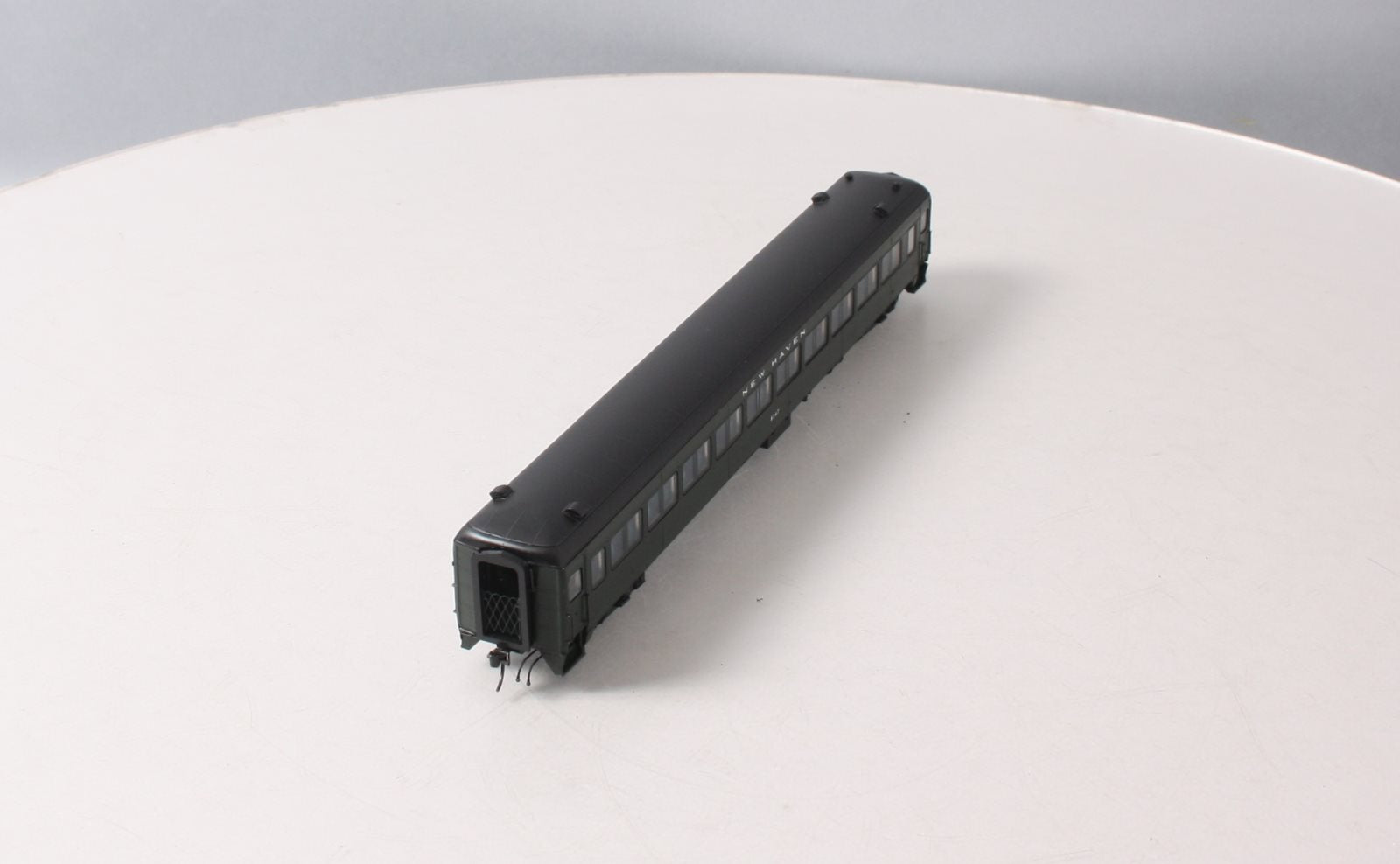Rapido Trains 109128 HO New Haven 10-Window Coach, No Skirt #8267
