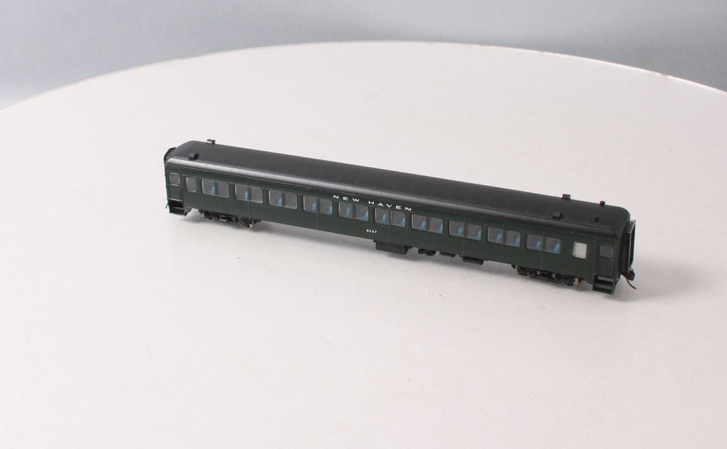 Rapido Trains 109128 HO New Haven 10-Window Coach, No Skirt #8267