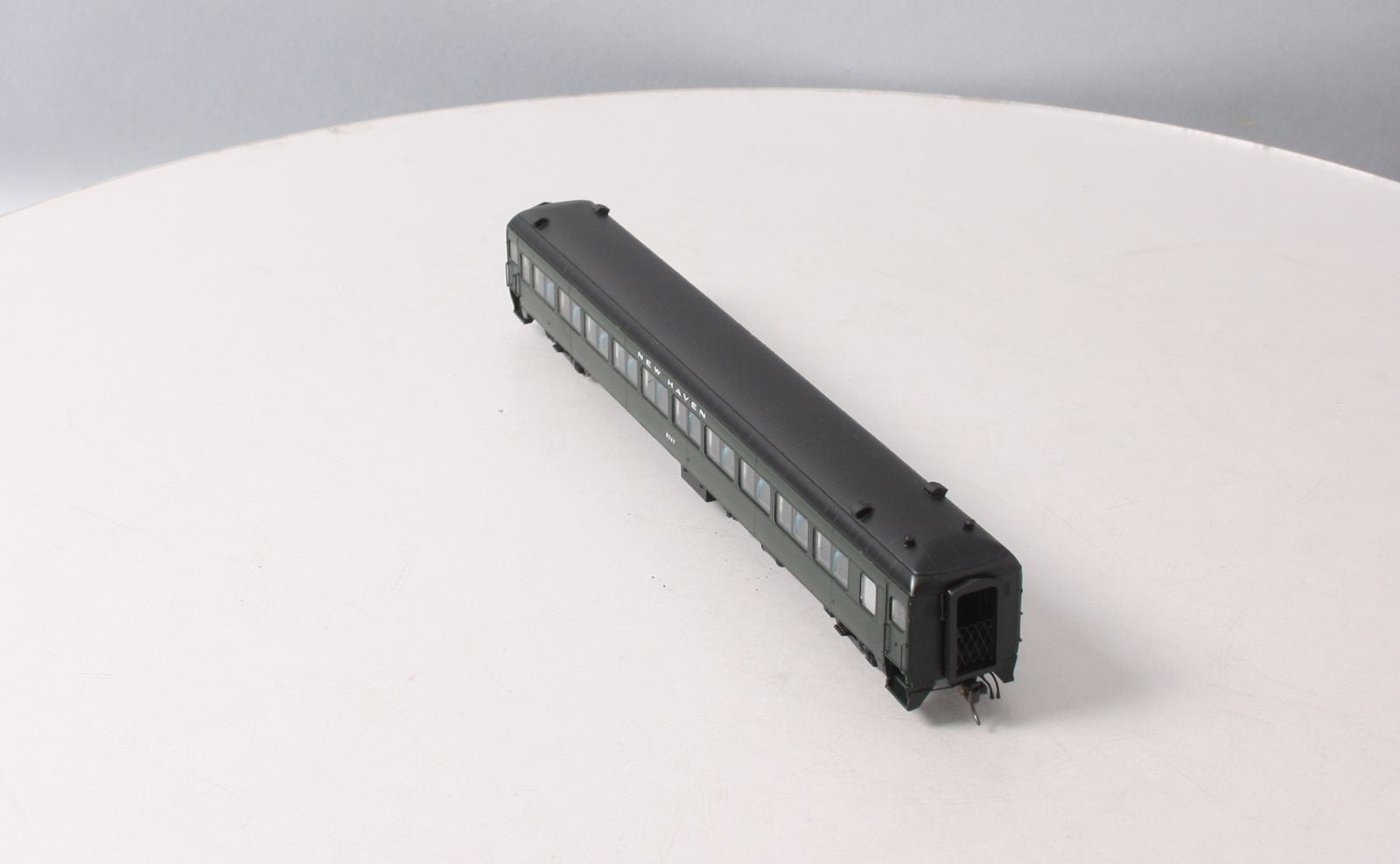 Rapido Trains 109128 HO New Haven 10-Window Coach, No Skirt #8267