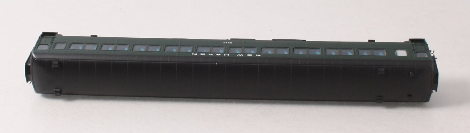 Rapido Trains 109128 HO New Haven 10-Window Coach, No Skirt #8267