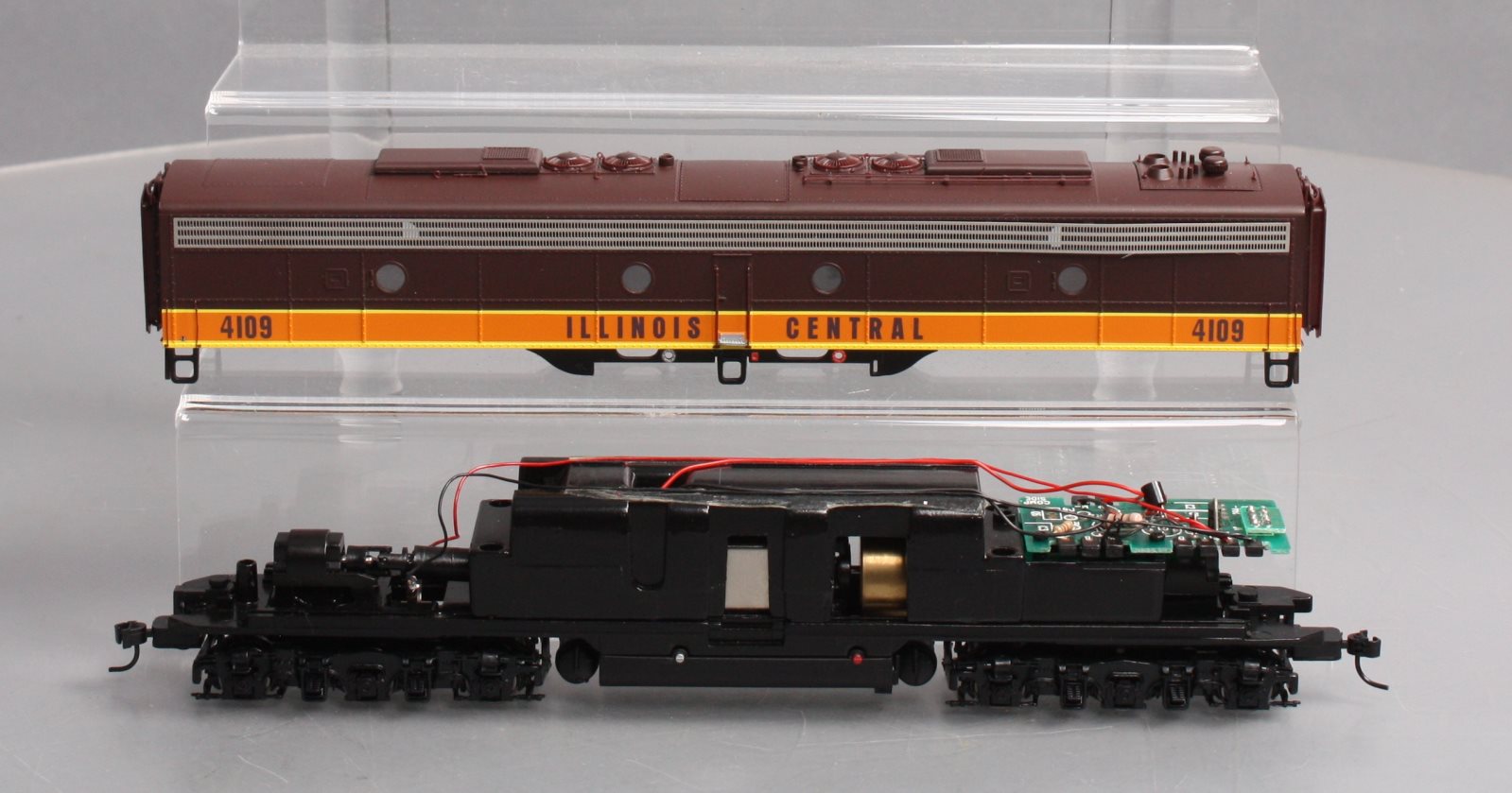 Proto 2000 30799 HO Scale Illinois Central E8/9 Diesel Locomotive #4308
