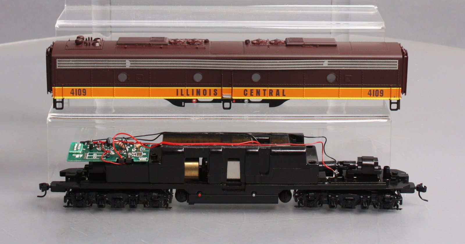 Proto 2000 30799 HO Scale Illinois Central E8/9 Diesel Locomotive