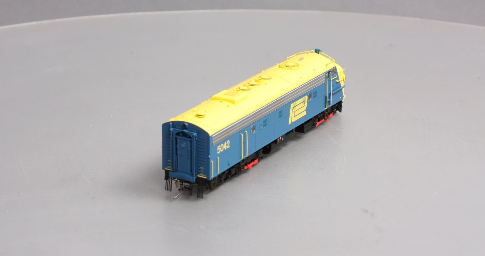 Rapido Trains 14537 HO Penn Central EMD FL9 with LokSound & DCC #5042