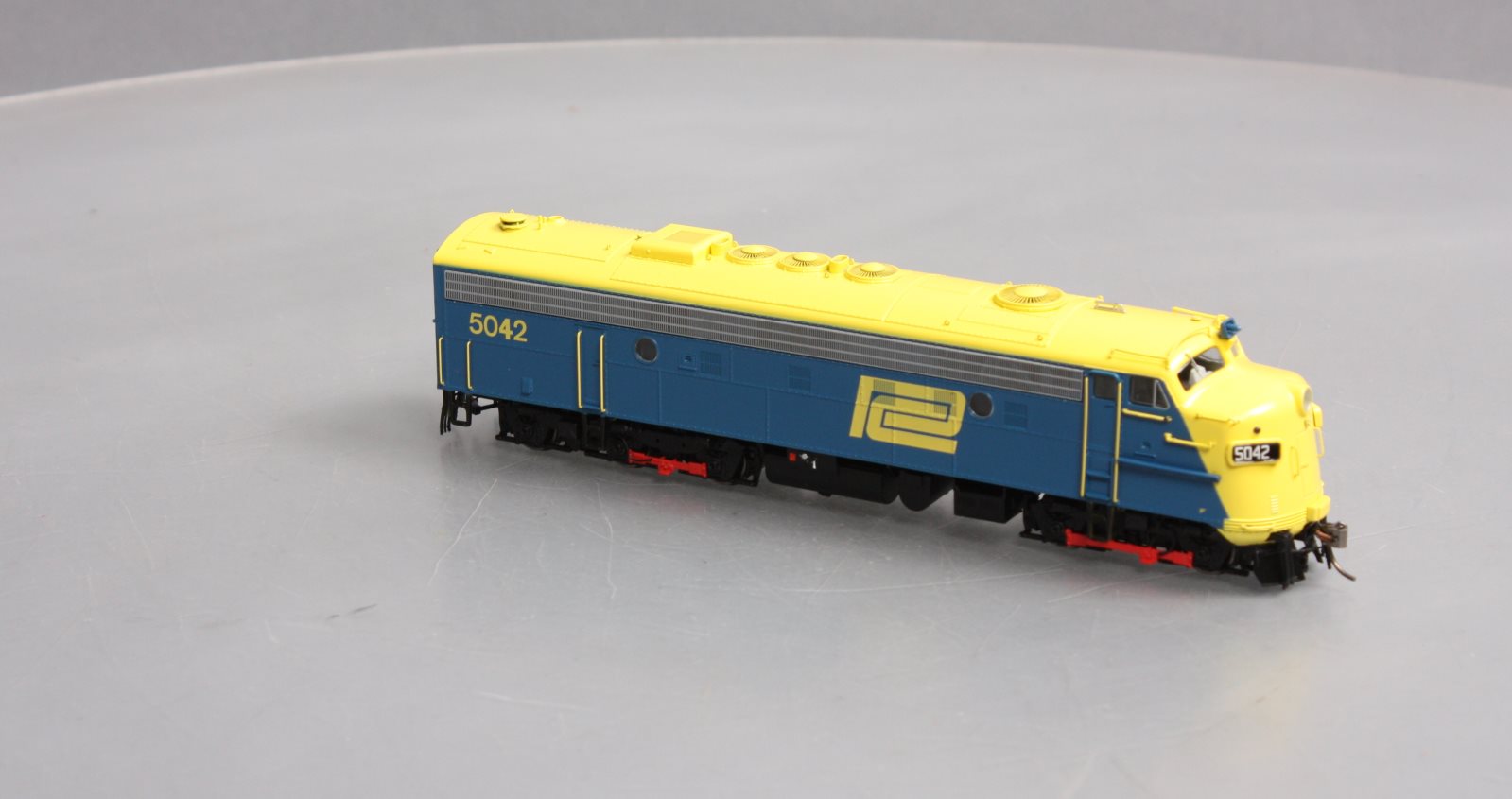 Rapido Trains 14537 HO Penn Central EMD FL9 with LokSound & DCC #5042