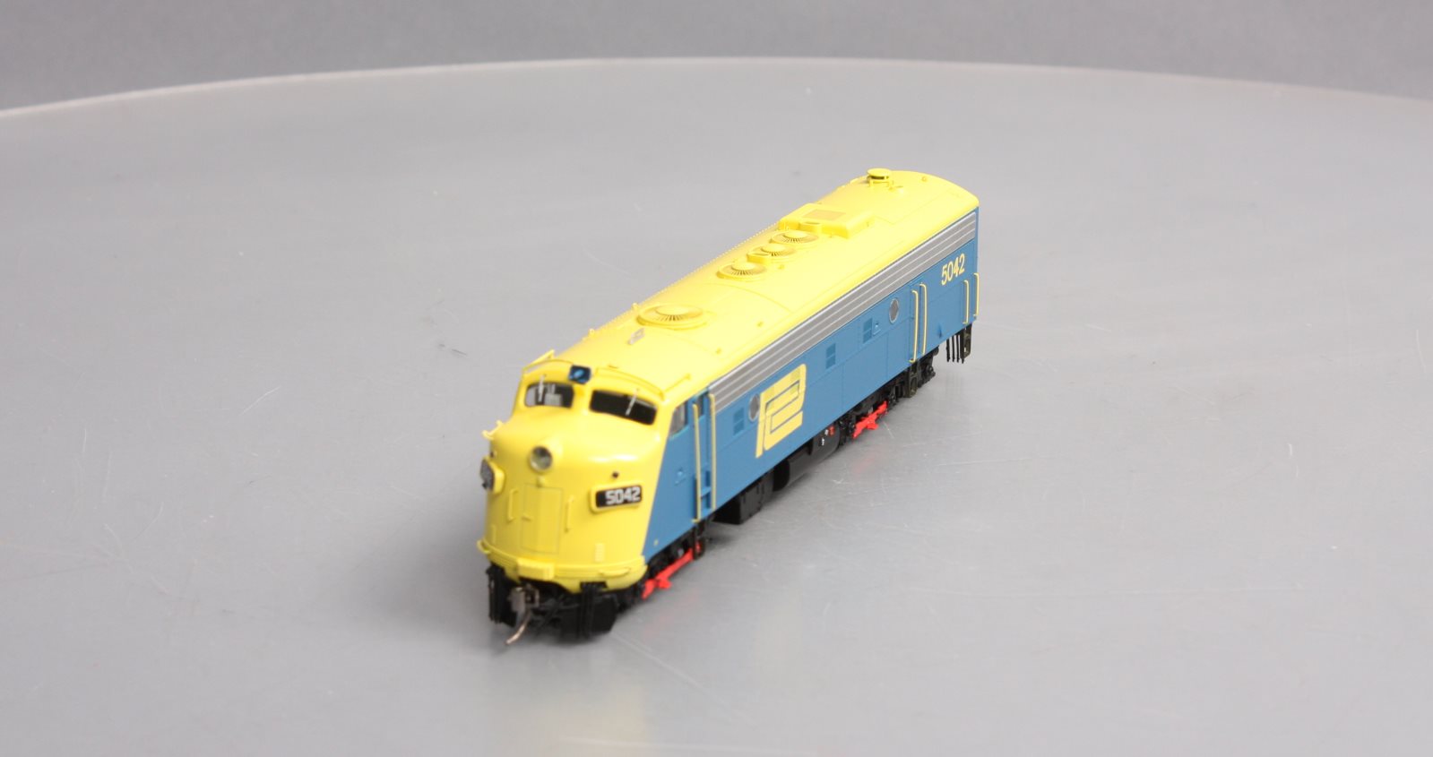 Rapido Trains 14537 HO Penn Central EMD FL9 with LokSound & DCC #5042