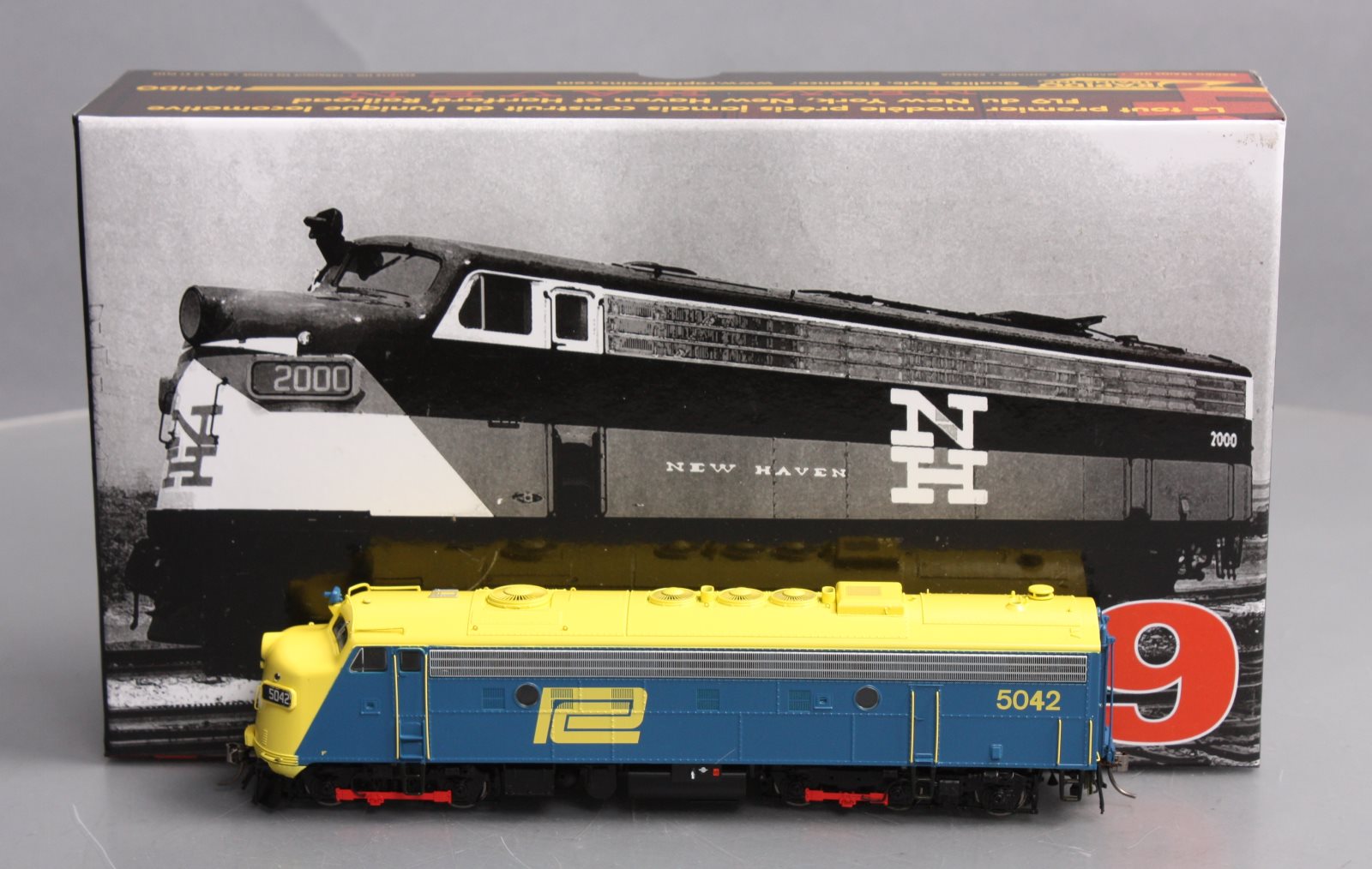 Rapido Trains 14537 HO Penn Central EMD FL9 with LokSound & DCC #5042