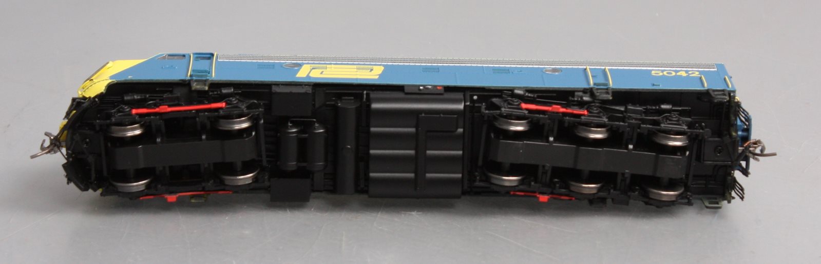 Rapido Trains 14537 HO Penn Central EMD FL9 with LokSound & DCC #5042