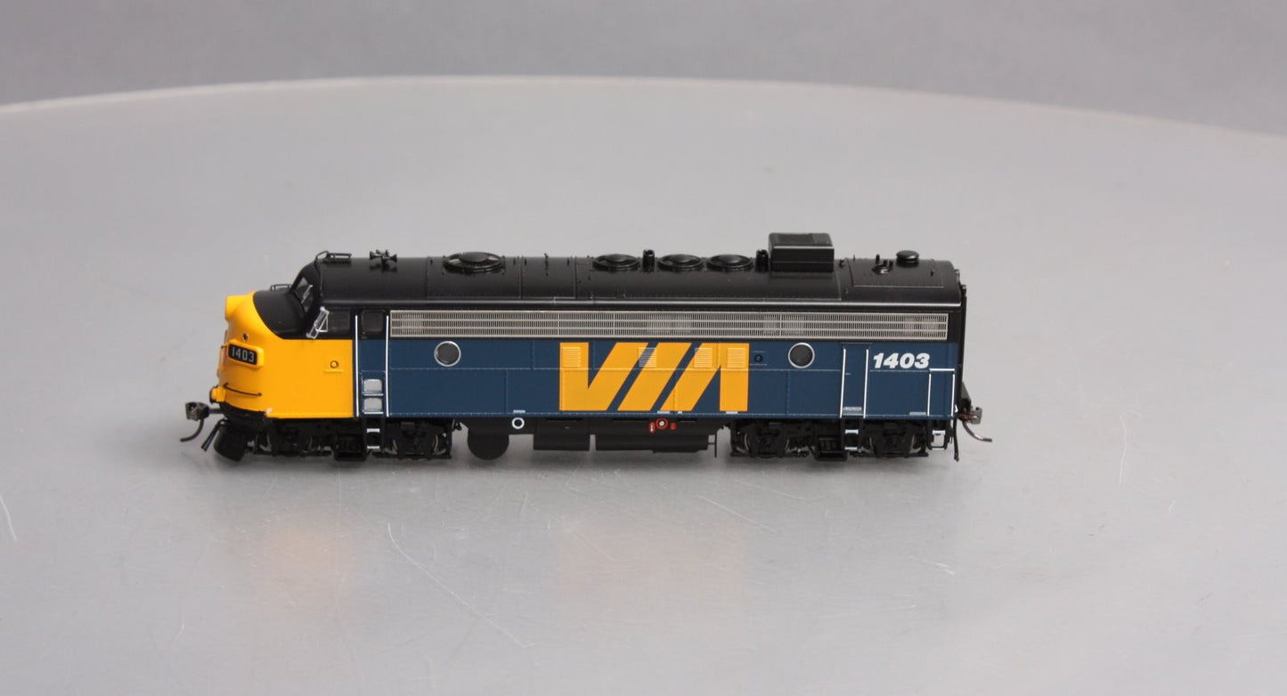 Rapido Trains 222035 HO VIA Rail Canada GMD FP7 Diesel Loco Standard DC #1403