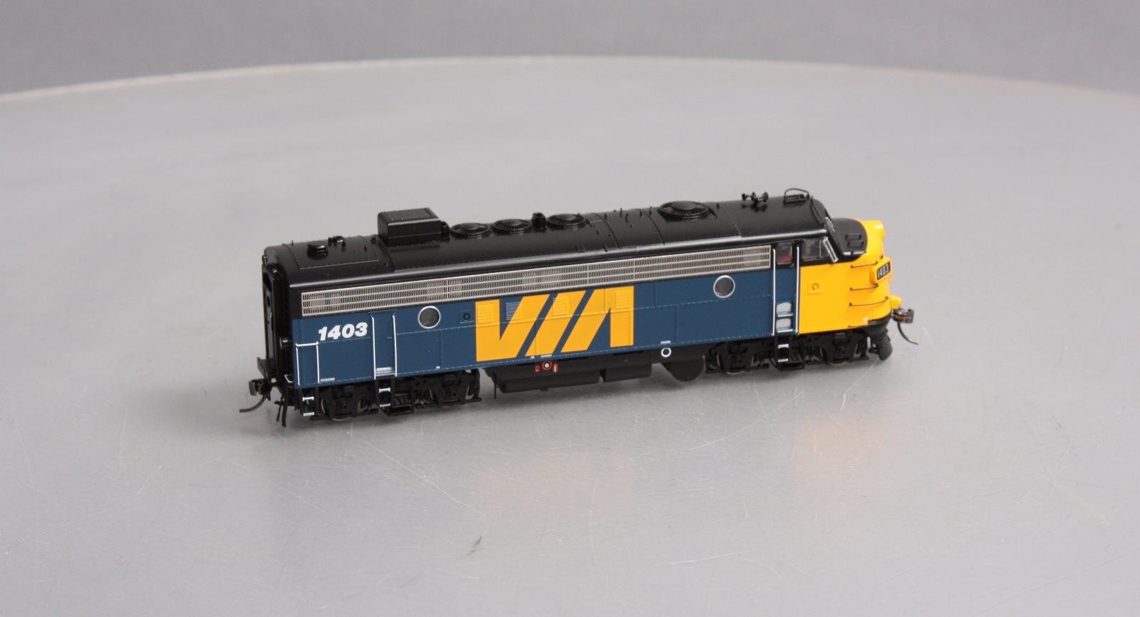 Rapido Trains 222035 HO VIA Rail Canada GMD FP7 Diesel Loco Standard DC #1403