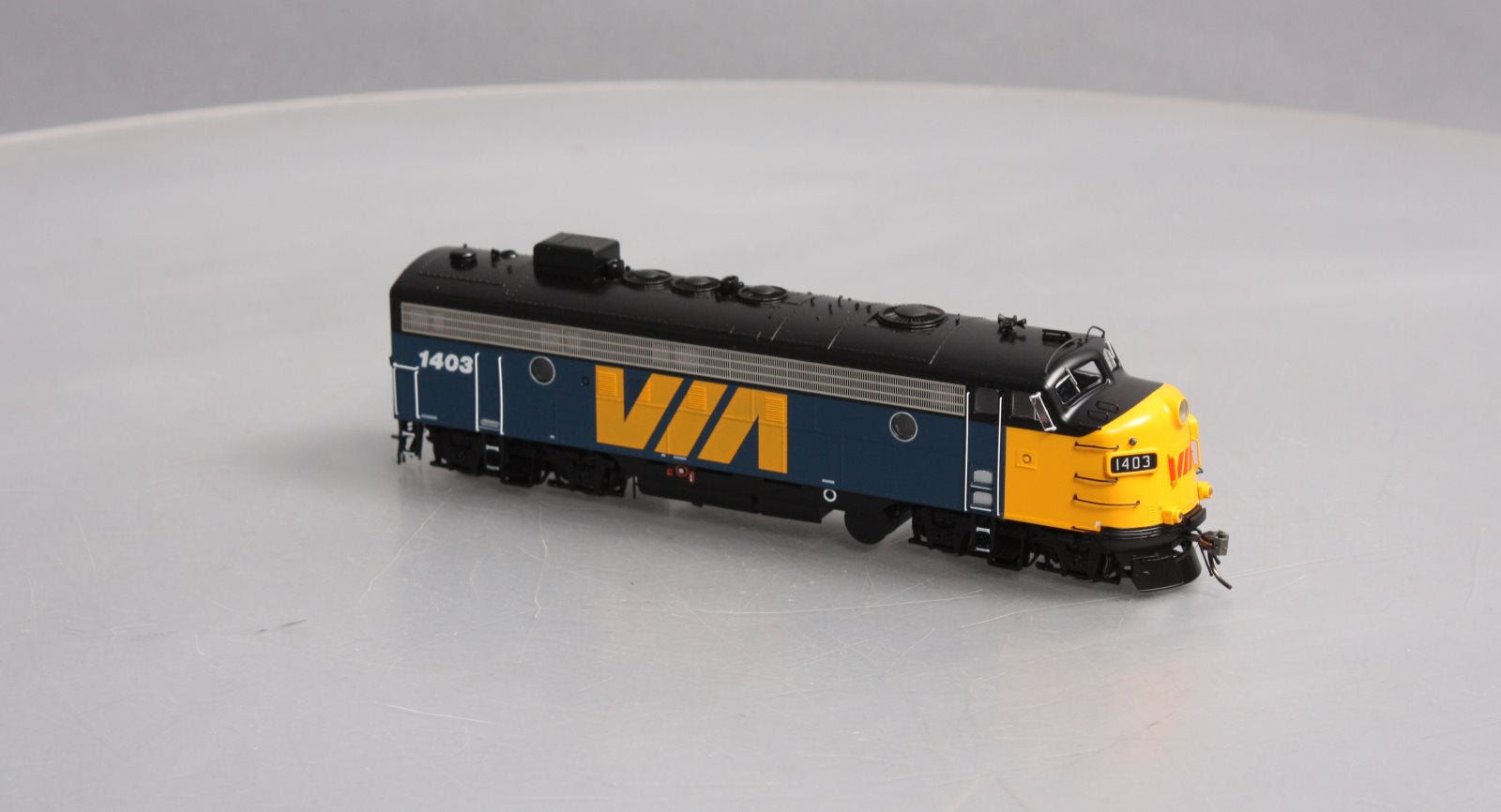 Rapido Trains 222035 HO VIA Rail Canada GMD FP7 Diesel Loco Standard DC #1403