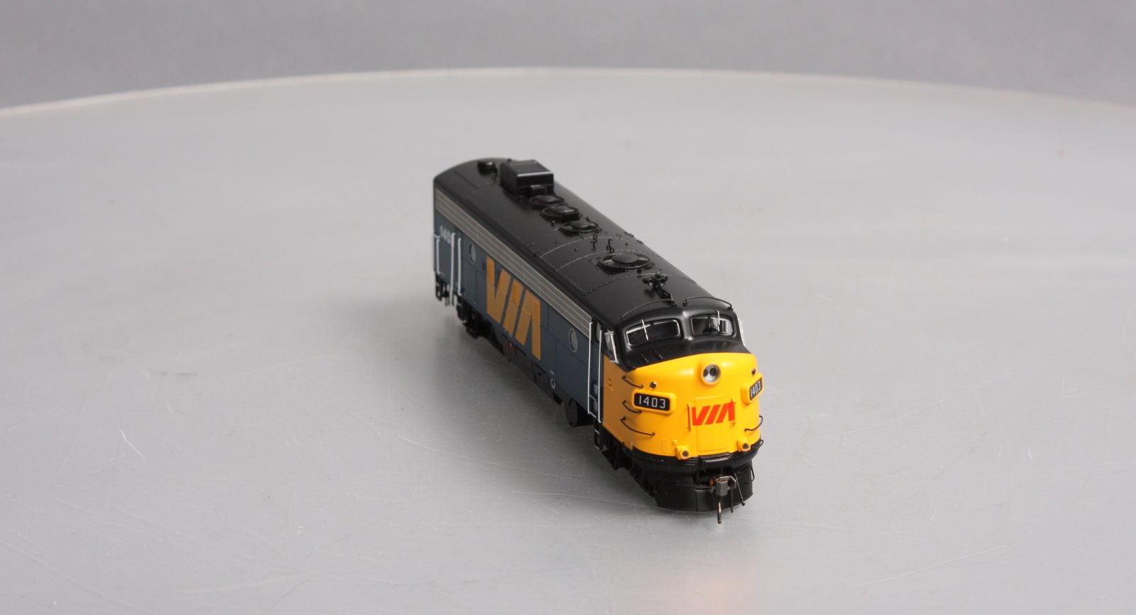 Rapido Trains 222035 HO VIA Rail Canada GMD FP7 Diesel Loco Standard DC #1403