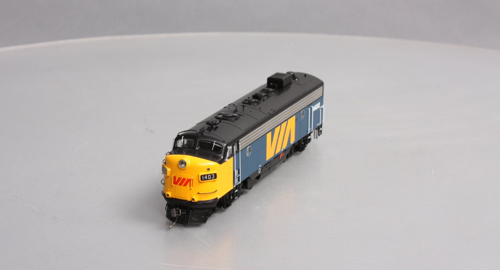 Rapido Trains 222035 HO VIA Rail Canada GMD FP7 Diesel Loco Standard DC #1403