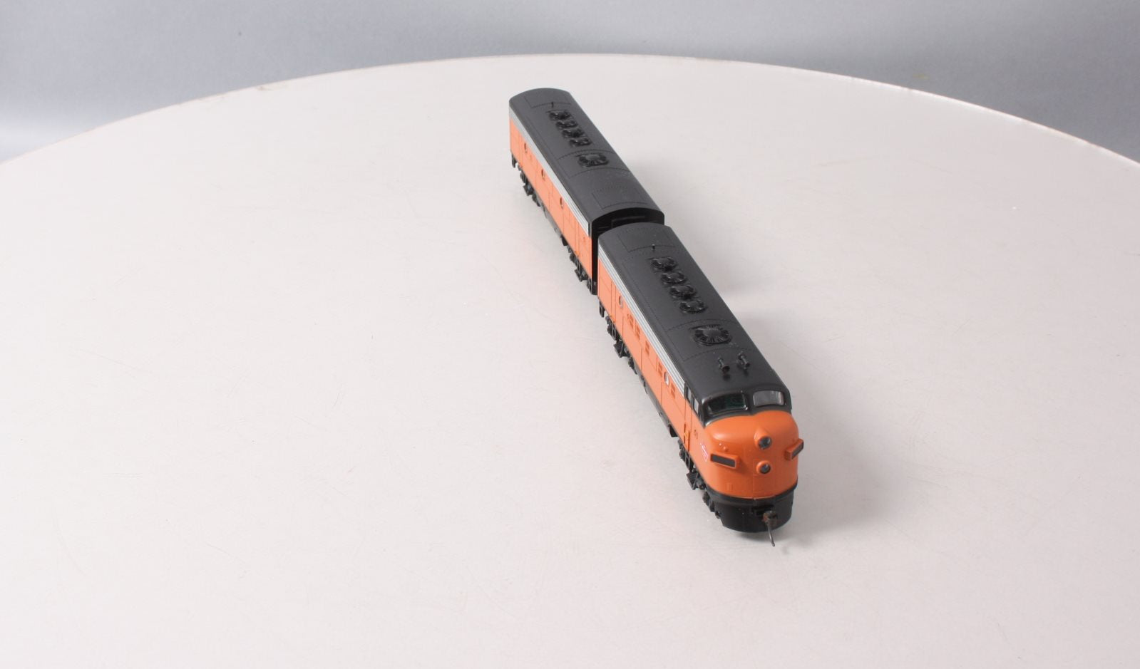 Stewart 5914 HO Milwaukee Road EMD F9 A/B Diesel Locomotive Set