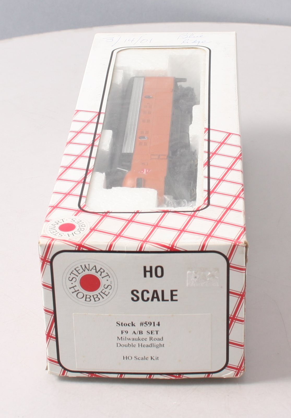 Stewart 5914 HO Milwaukee Road EMD F9 A/B Diesel Locomotive Set