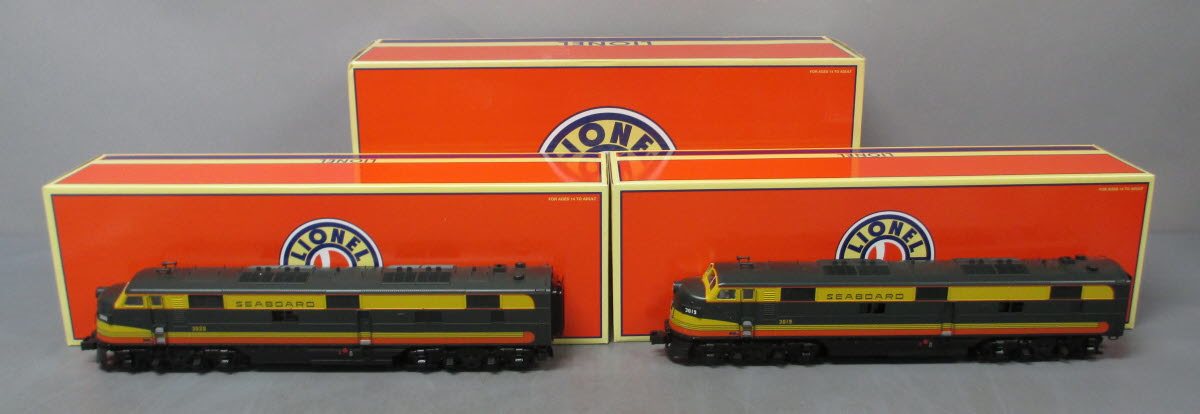 Lionel 6-82834 Seaboard System AA E7 Diesel Locomotive Set #3019 & #3020