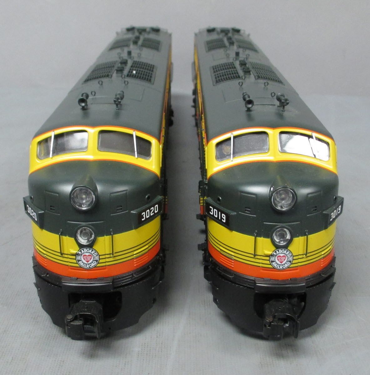 Lionel 6-82834 Seaboard System AA E7 Diesel Locomotive Set #3019 & #3020
