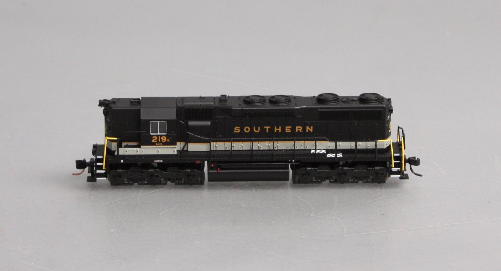 Atlas 40002115 N Southern Railway EMD SD35 High Nose Diesel Engine #219