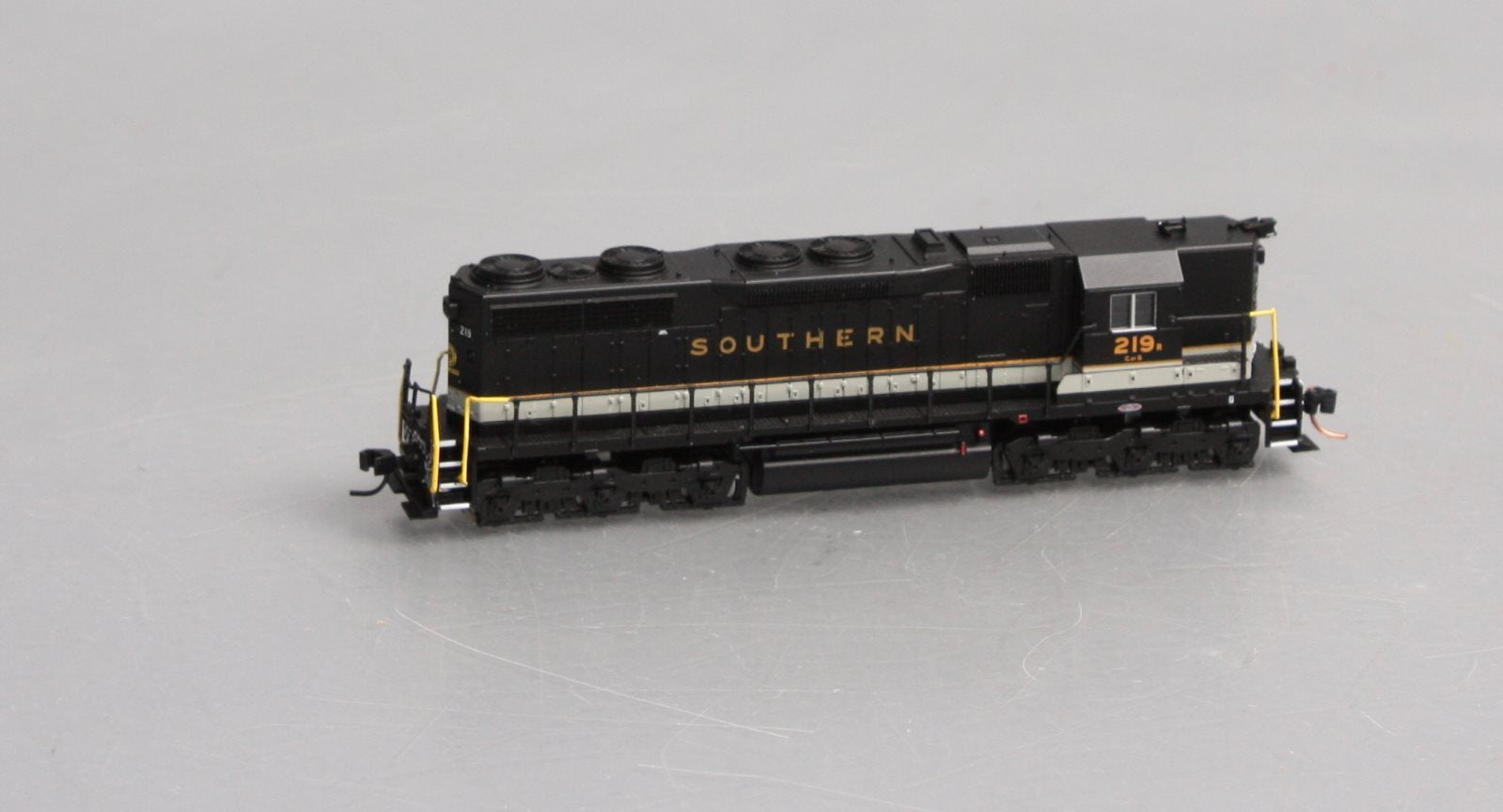 Atlas 40002115 N Southern Railway EMD SD35 High Nose Diesel Engine #219