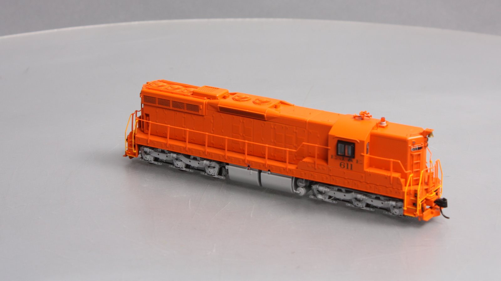 Walthers 920-41628 HO Elgin, Joilet & Eastern EMD SD9 Diesel Locomotive #611