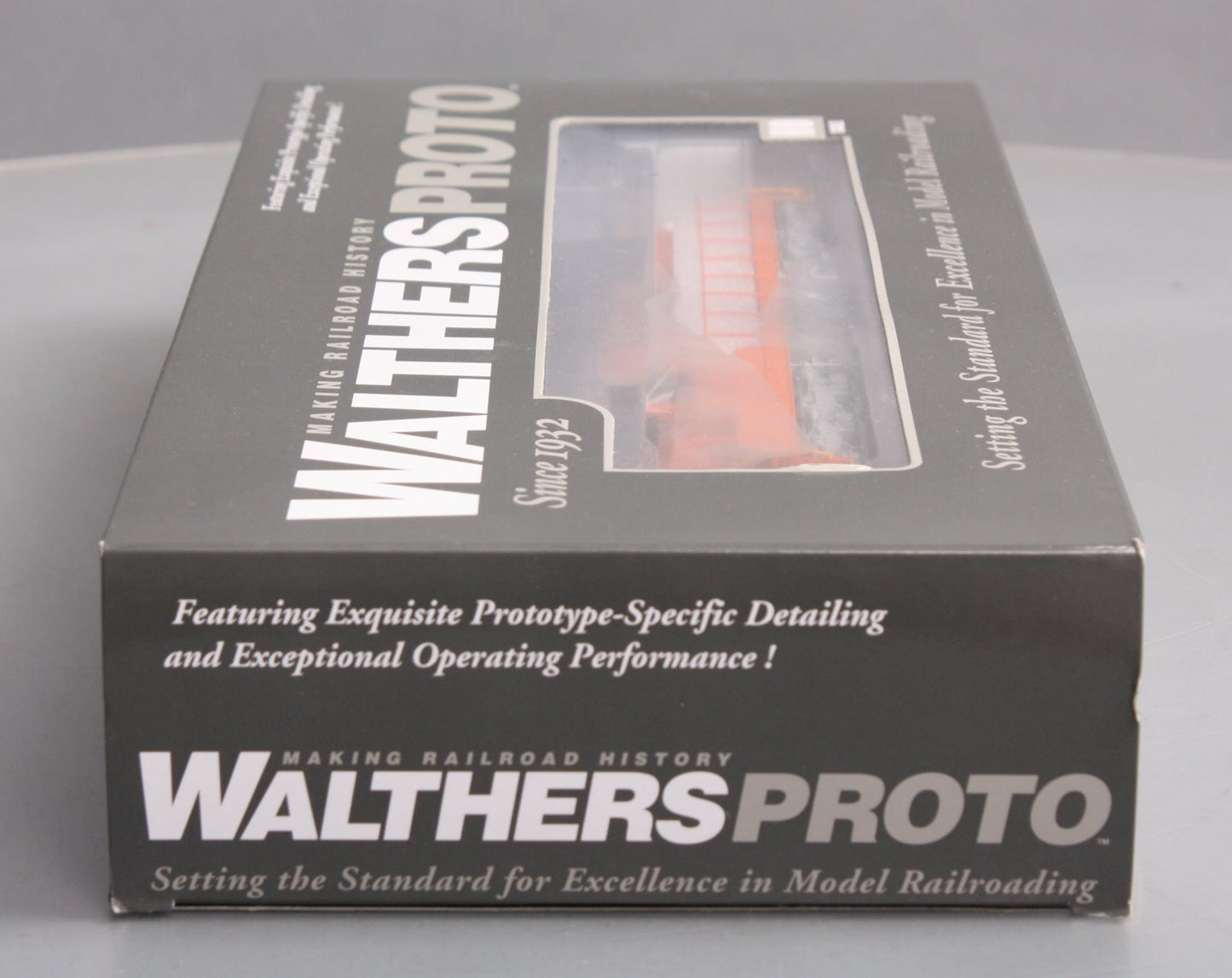 Walthers 920-41628 HO Elgin, Joilet & Eastern EMD SD9 Diesel Locomotive #611
