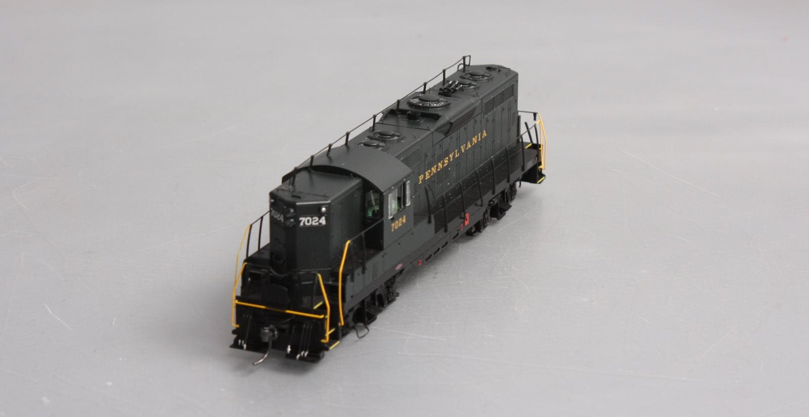 Athearn G64100 HO Pennsylvania GP9 Diesel locomotive #7024