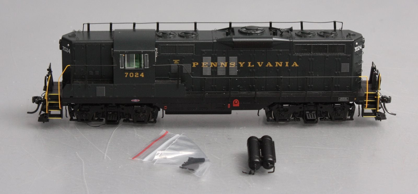 Athearn G64100 HO Pennsylvania GP9 Diesel locomotive #7024