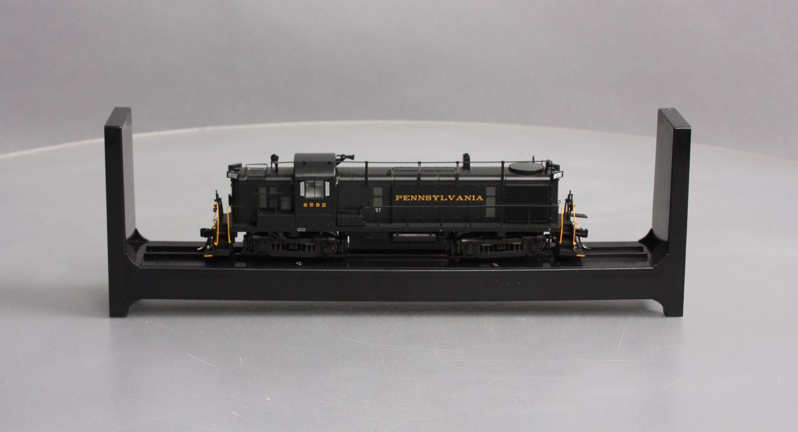 Bowser 24684 HO Scale PRR Alco RS-3 Phase III Diesel Locomotive #8592