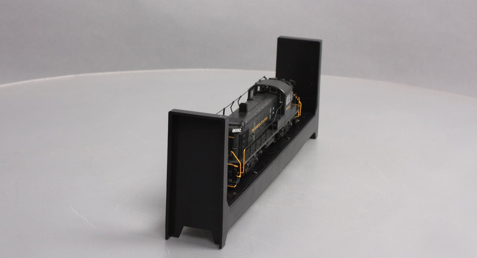 Bowser 24684 HO Scale PRR Alco RS-3 Phase III Diesel Locomotive #8592