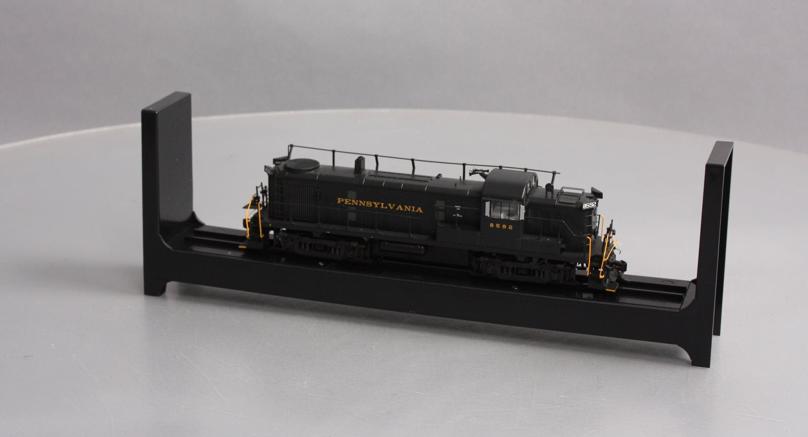 Bowser 24684 HO Scale PRR Alco RS-3 Phase III Diesel Locomotive #8592