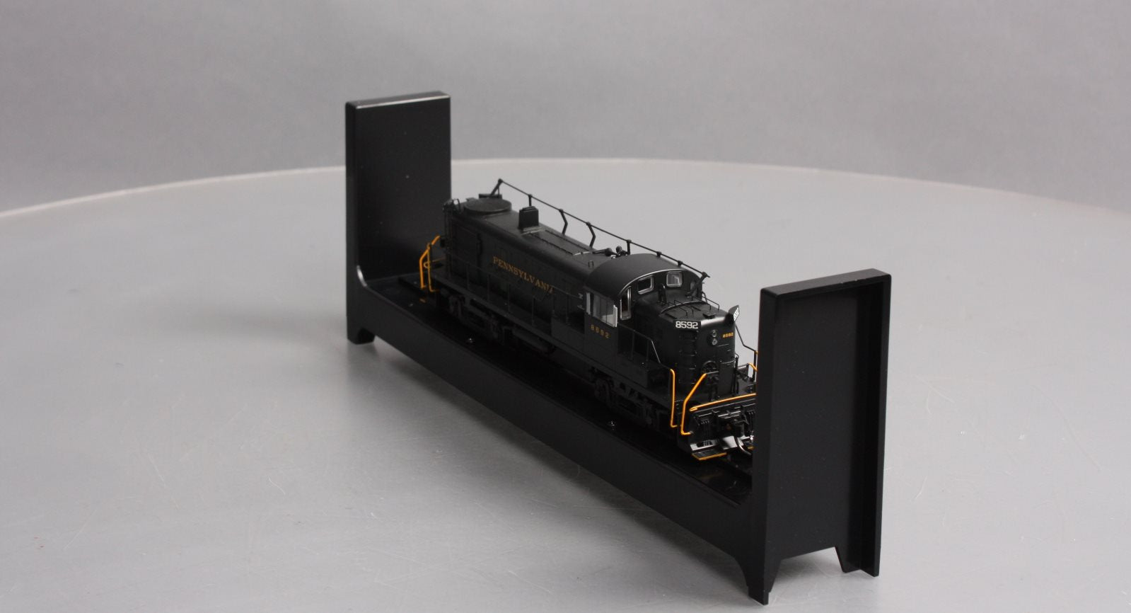 Bowser 24684 HO Scale PRR Alco RS-3 Phase III Diesel Locomotive #8592