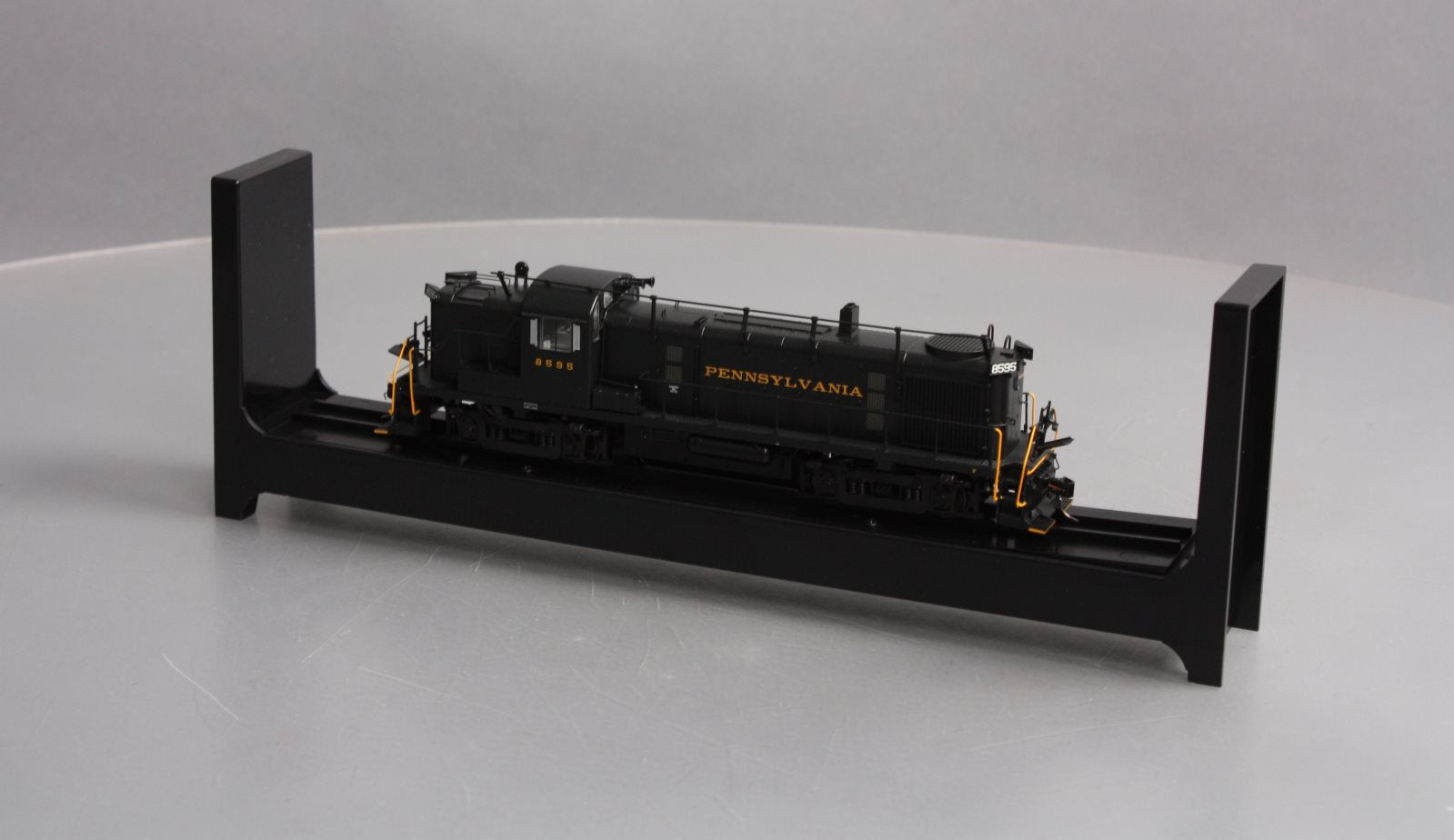 Bowser 24685 HO PRR Alco RS-3 Phase III Diesel Locomotve #8595