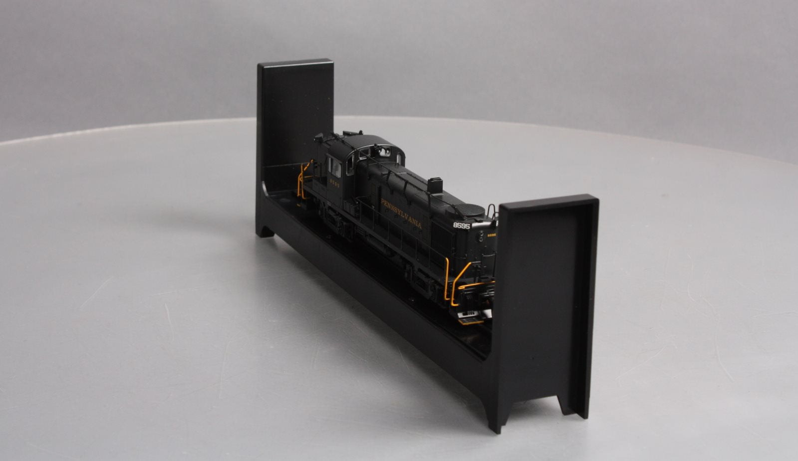Bowser 24685 HO PRR Alco RS-3 Phase III Diesel Locomotve #8595