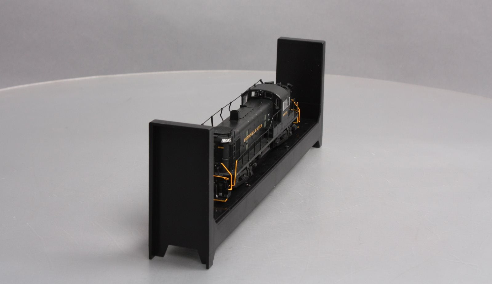 Bowser 24685 HO PRR Alco RS-3 Phase III Diesel Locomotve #8595