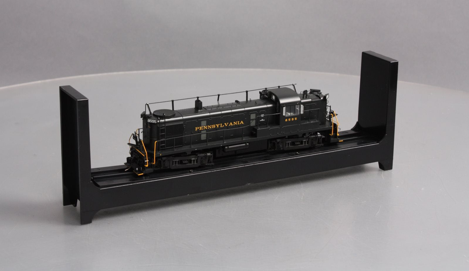 Bowser 24685 HO PRR Alco RS-3 Phase III Diesel Locomotve #8595