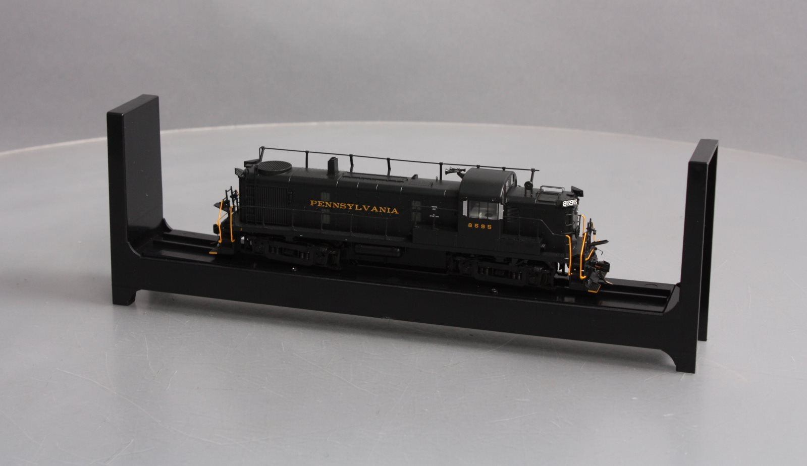 Bowser 24685 HO PRR Alco RS-3 Phase III Diesel Locomotve #8595