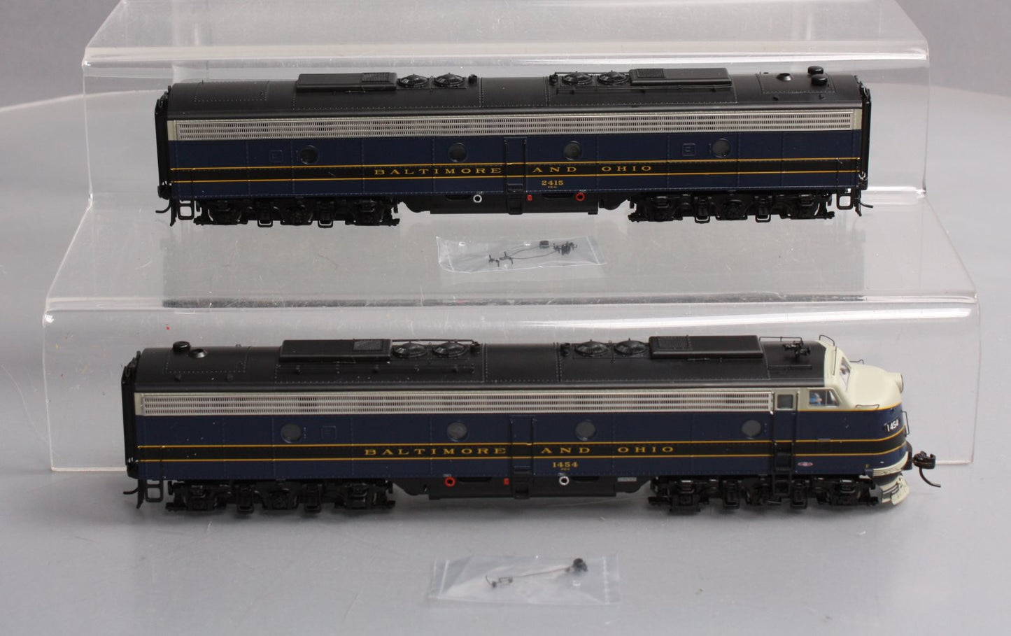 Walthers 920-48368 32 HO Baltimore & Ohio EMD E9A/E8Bm #1454/2415