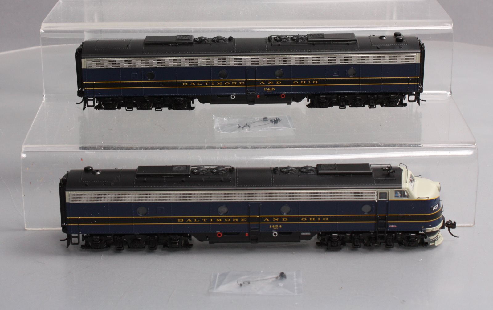 Walthers 920-48368 32 HO Baltimore & Ohio EMD E9A/E8Bm #1454/2415