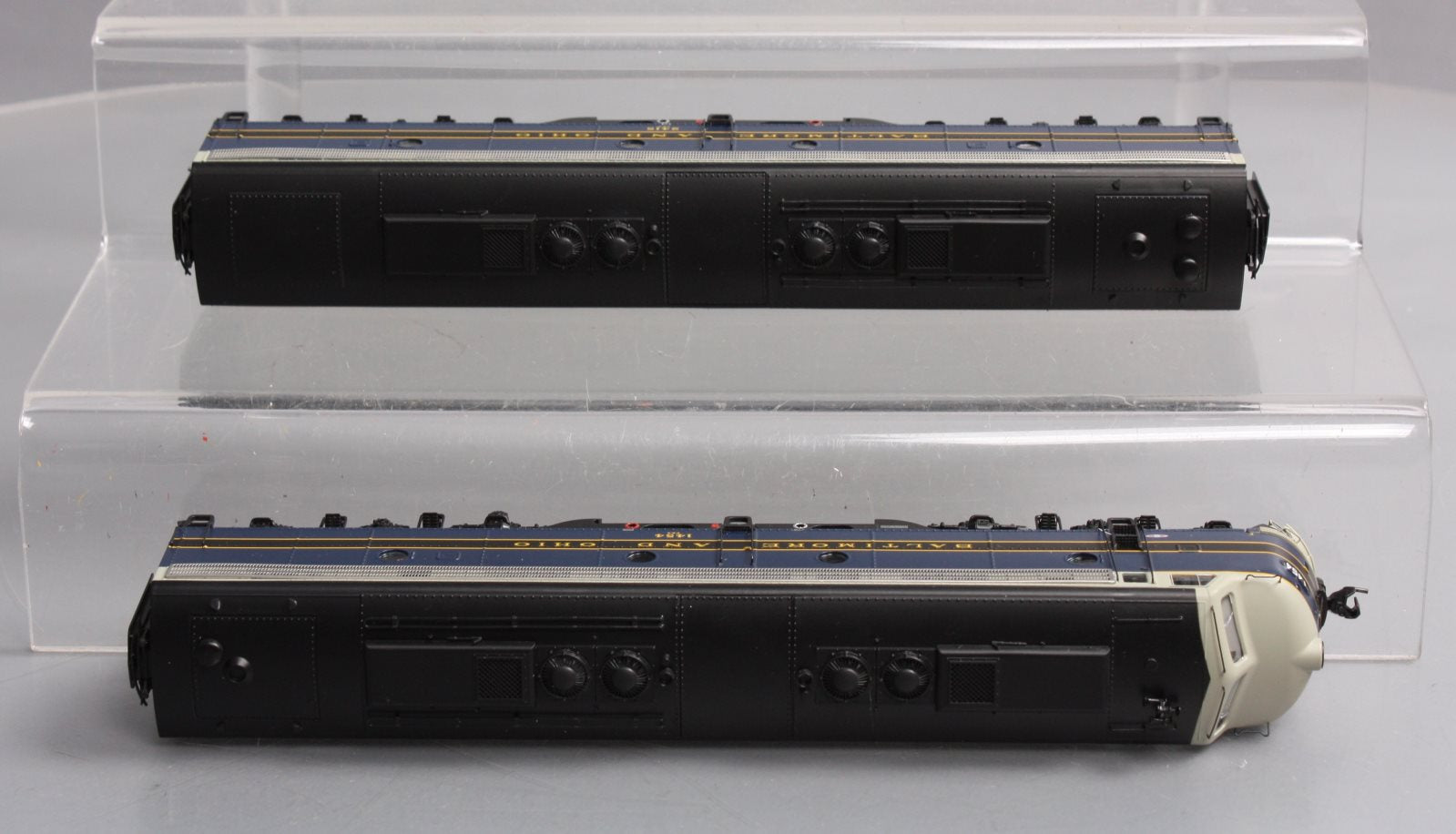 Walthers 920-48368 32 HO Baltimore & Ohio EMD E9A/E8Bm #1454/2415