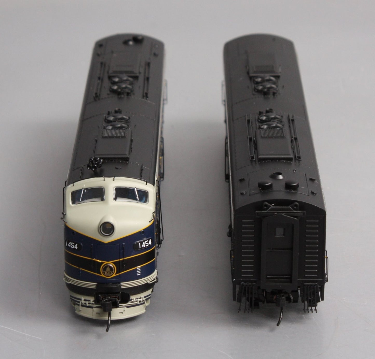 Walthers 920-48368 32 HO Baltimore & Ohio EMD E9A/E8Bm #1454/2415