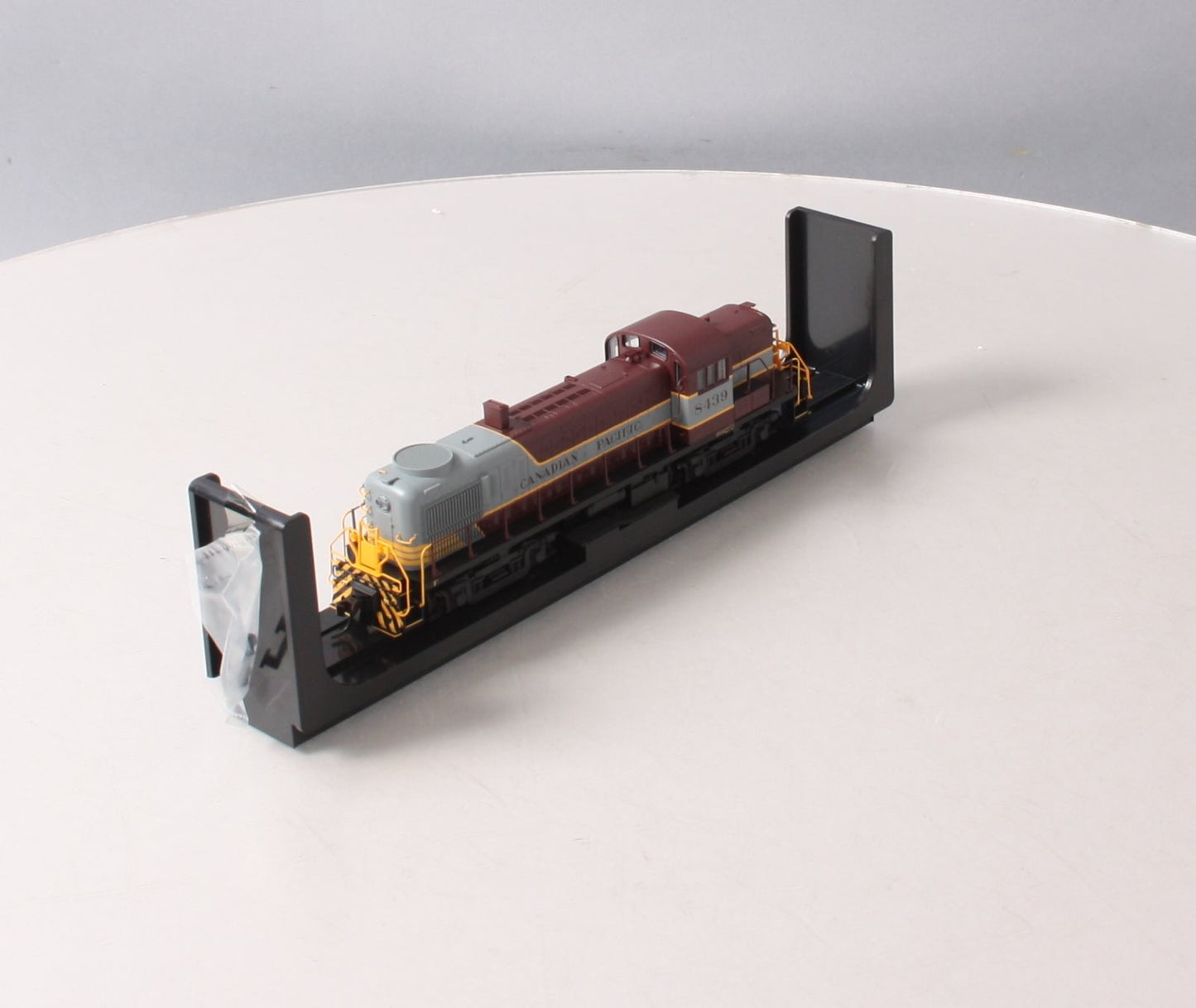 Atlas 10001930 HO Canadian Pacific Silver Series RS-3 Diesel Locomotive #8439