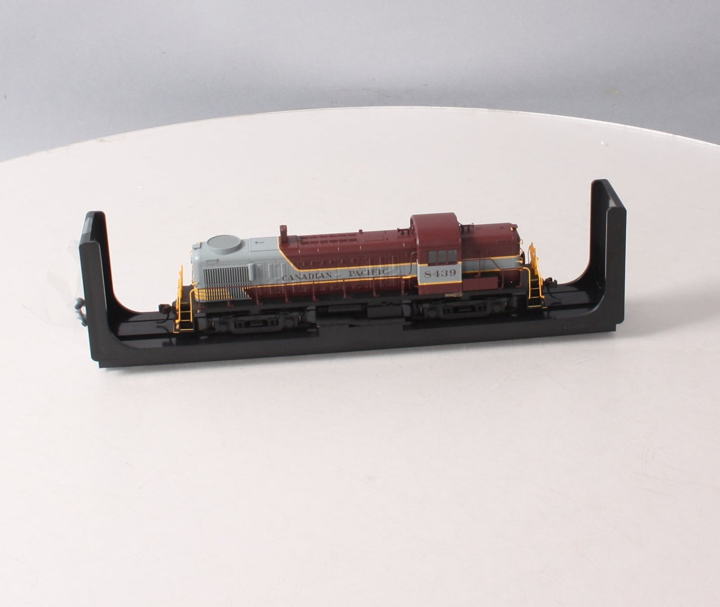 Atlas 10001930 HO Canadian Pacific Silver Series RS-3 Diesel Locomotive #8439