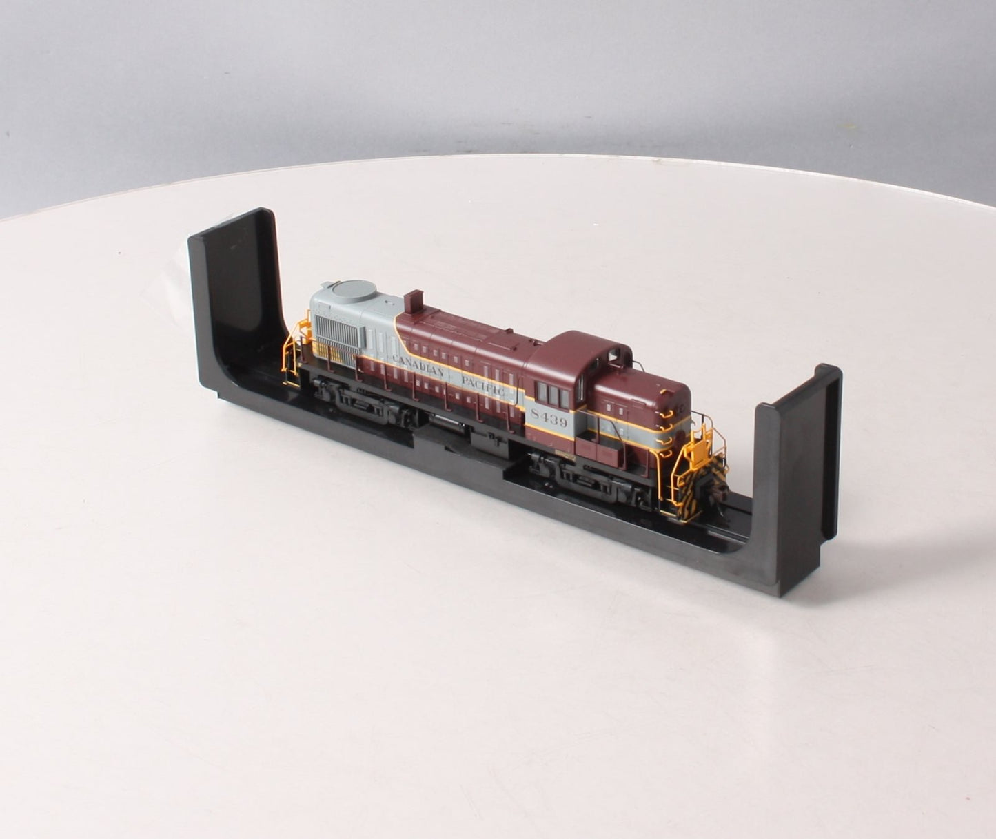 Atlas 10001930 HO Canadian Pacific Silver Series RS-3 Diesel Locomotive #8439