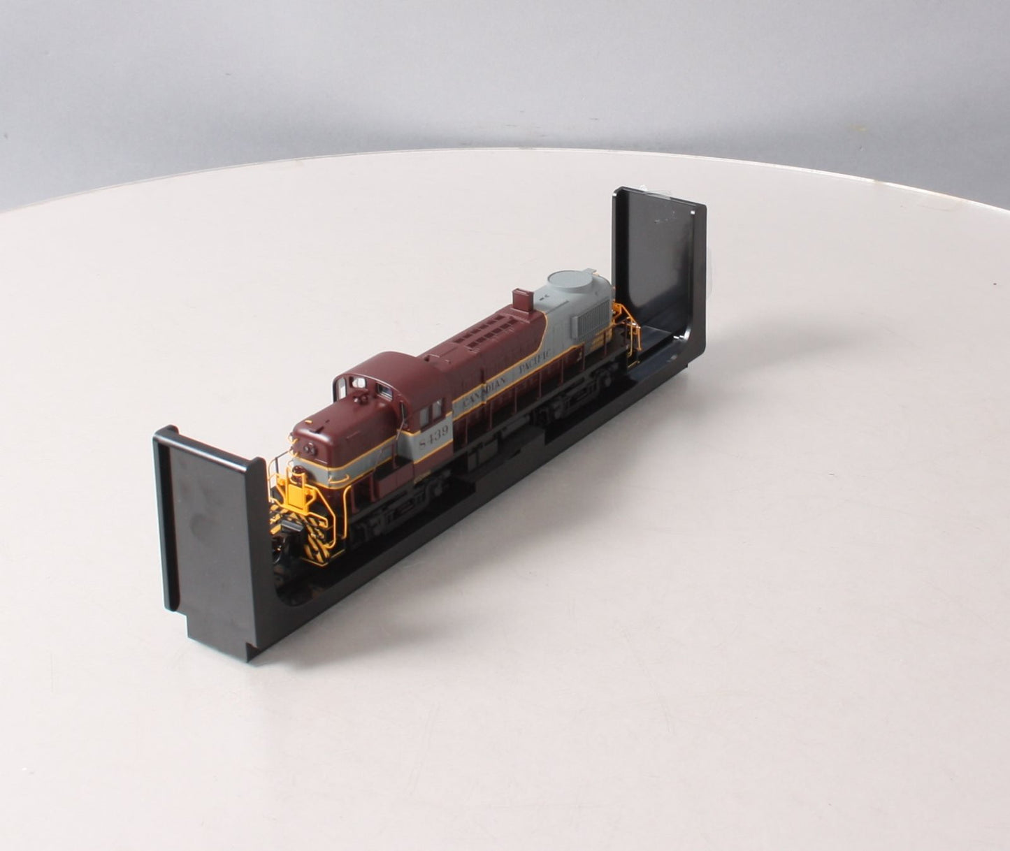 Atlas 10001930 HO Canadian Pacific Silver Series RS-3 Diesel Locomotive #8439