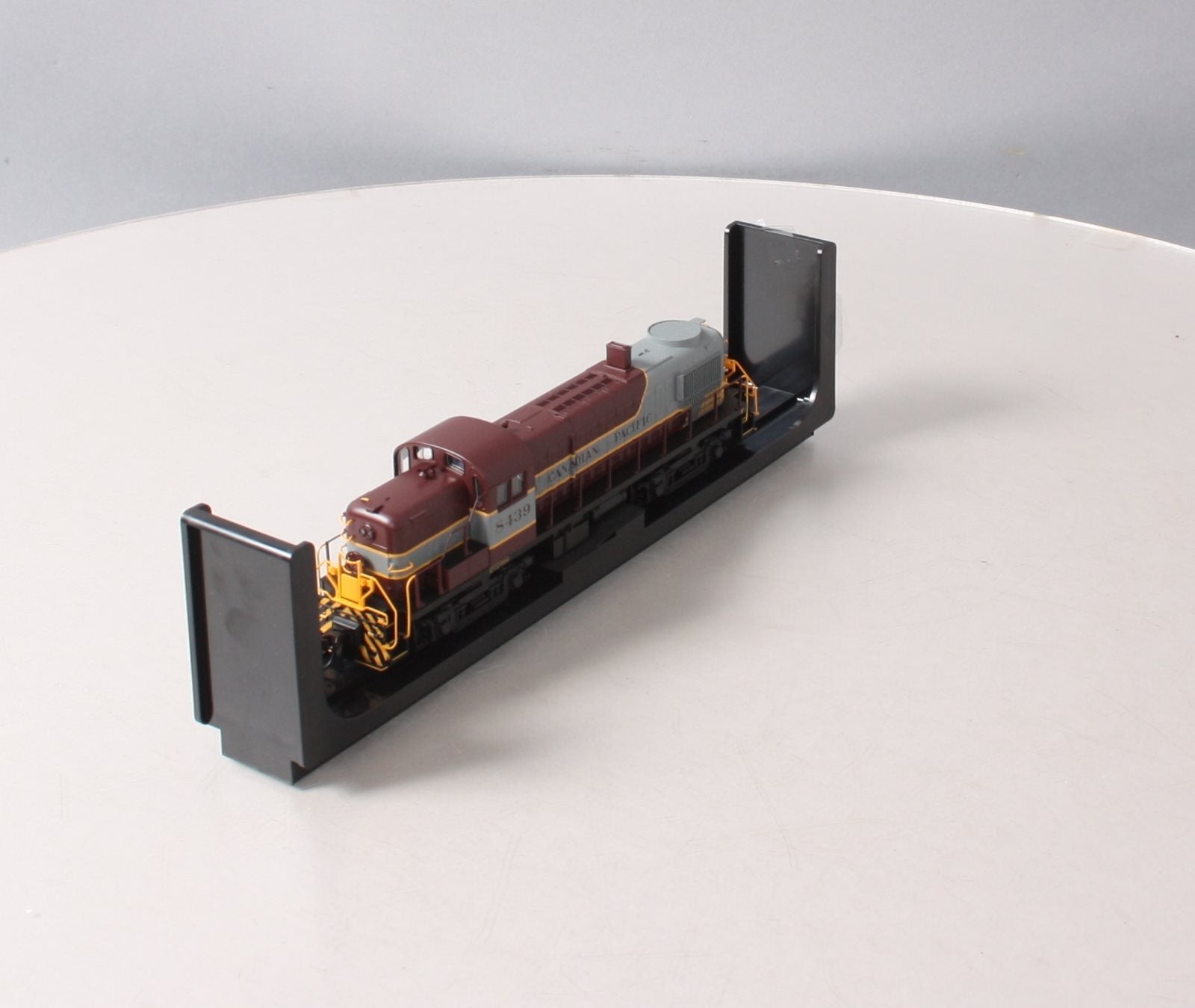 Atlas 10001930 HO Canadian Pacific Silver Series RS-3 Diesel Locomotive #8439