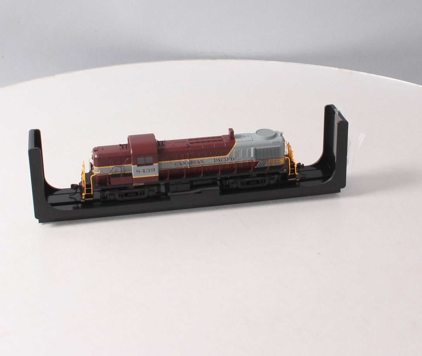 Atlas 10001930 HO Canadian Pacific Silver Series RS-3 Diesel Locomotive #8439
