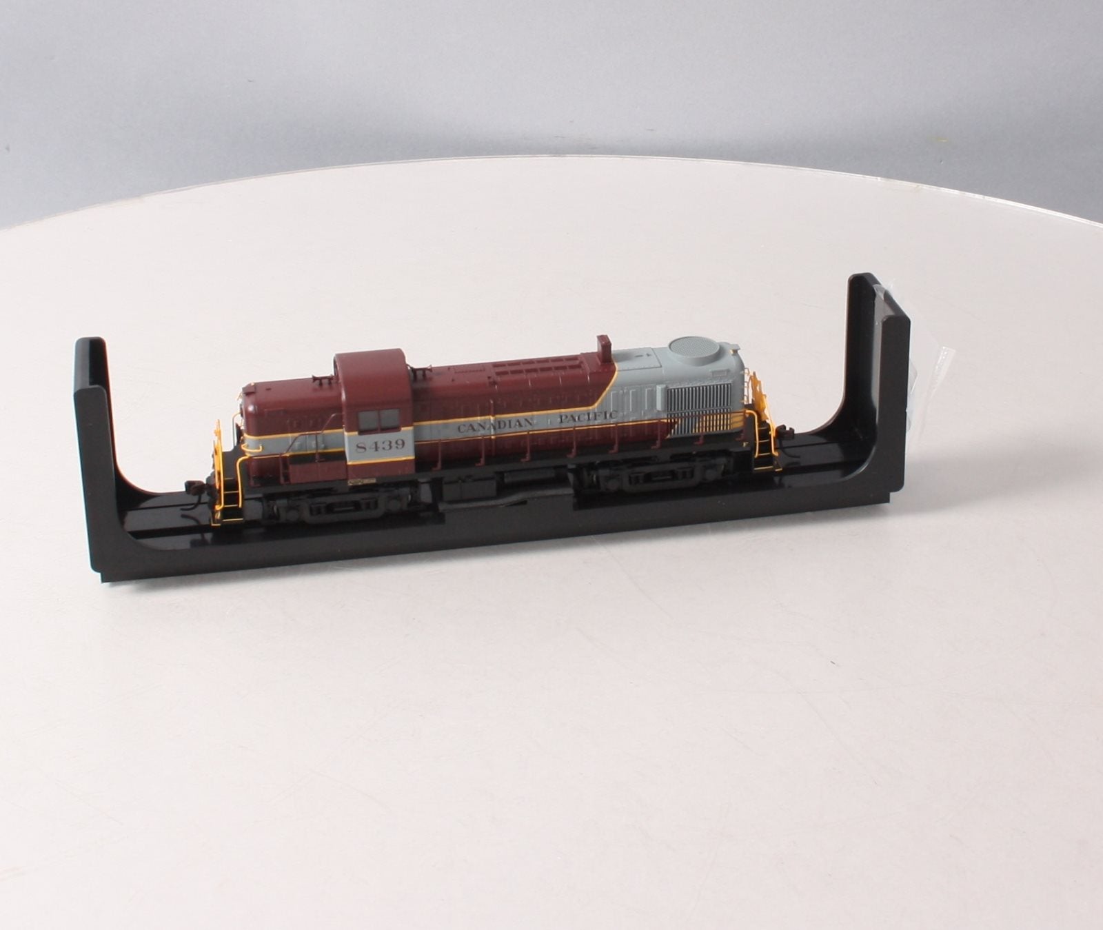 Atlas 10001930 HO Canadian Pacific Silver Series RS-3 Diesel Locomotive #8439