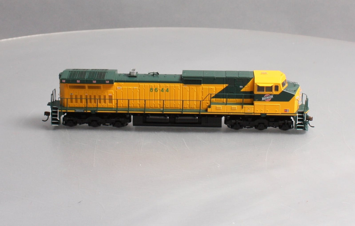 Roundhouse 78022 HO Chicago and North Western Dash 9-44CW Diesel Loco #8644