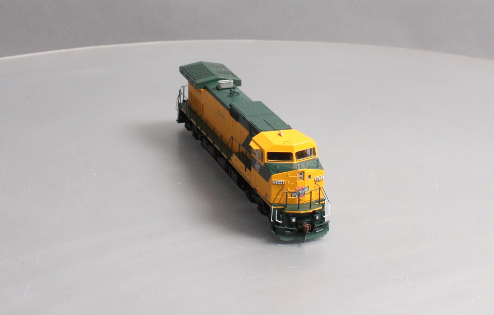 Roundhouse 78022 HO Chicago and North Western Dash 9-44CW Diesel Loco #8644